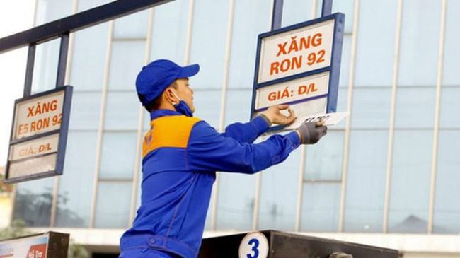 Giá xăng, dầu tăng mạnh từ chiều nay (25/2)